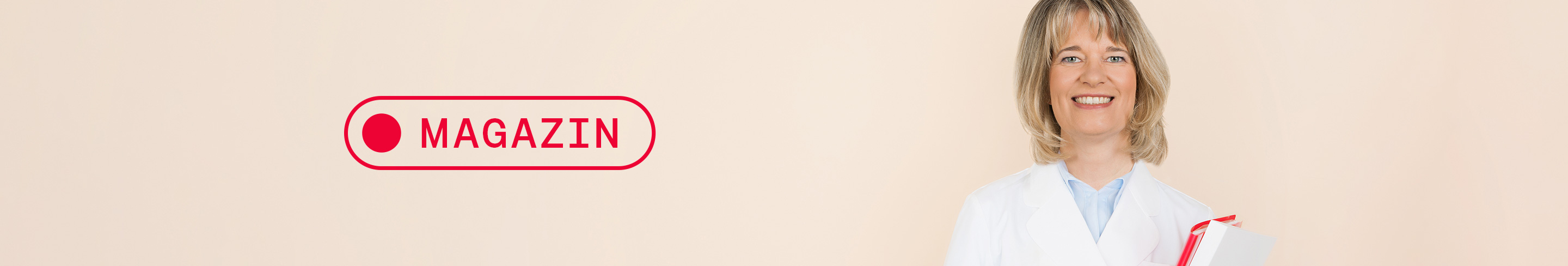 Eine Apothekerin lächelt. Daneben steht das Wort "Magazin".